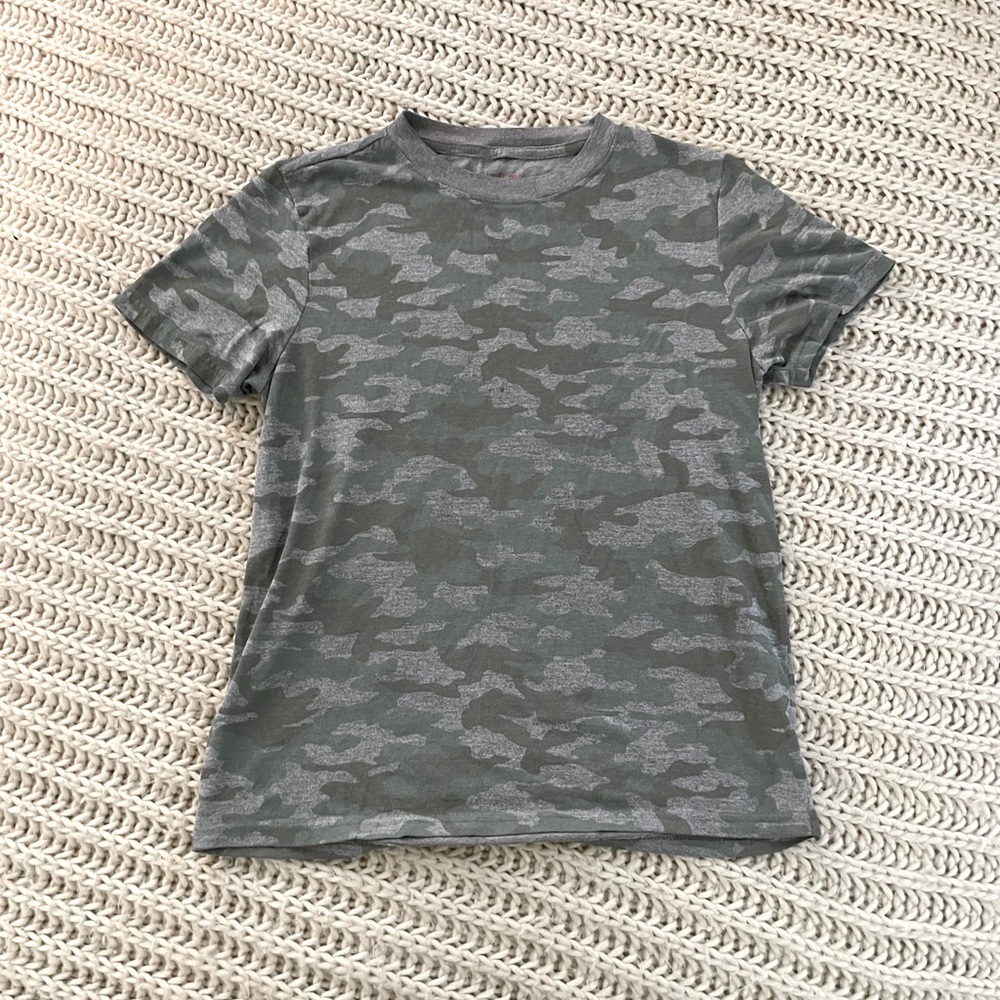 ♻️GOODWILL BOUND♻️ 
⭐️Free W/ Bundle⭐️ Cat & Jack Camo Print T-Shirt